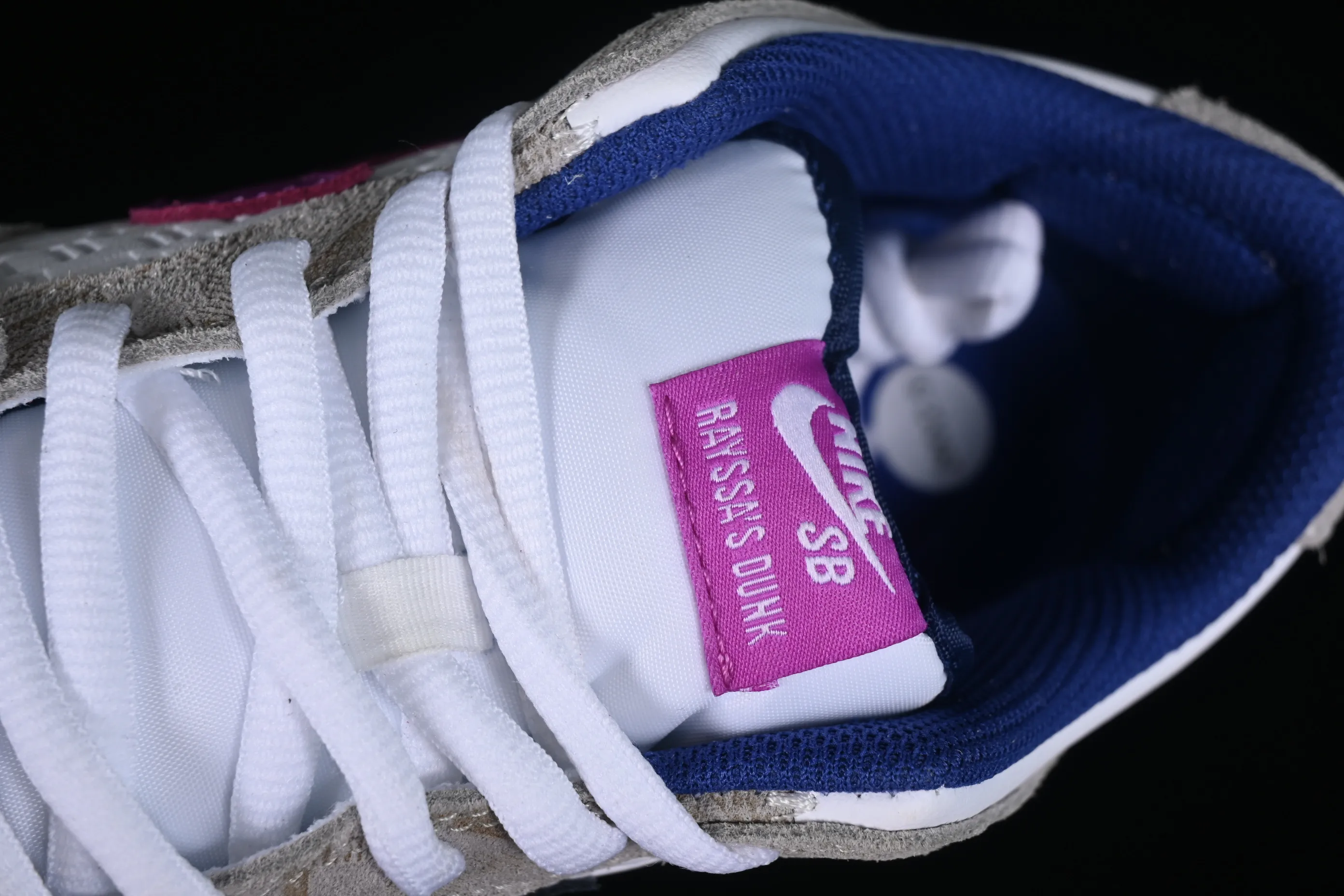 All Categories Nk SB Dunk Series Nk SB Dunk Low Low-top sneakers Cost-effective version Rayssa Leal x Nk SB Dunk Low Brazilian skateboarding goddess joint model SB low-top casual sneakers FZ5251-001